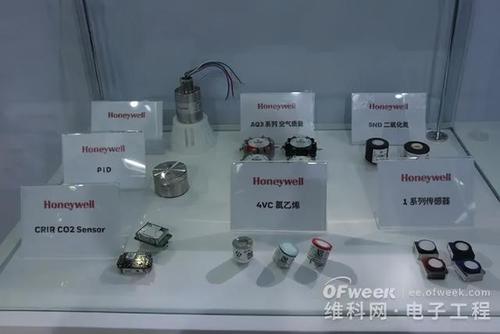 熙攘展台背后，电子设备的狂欢与隐忧